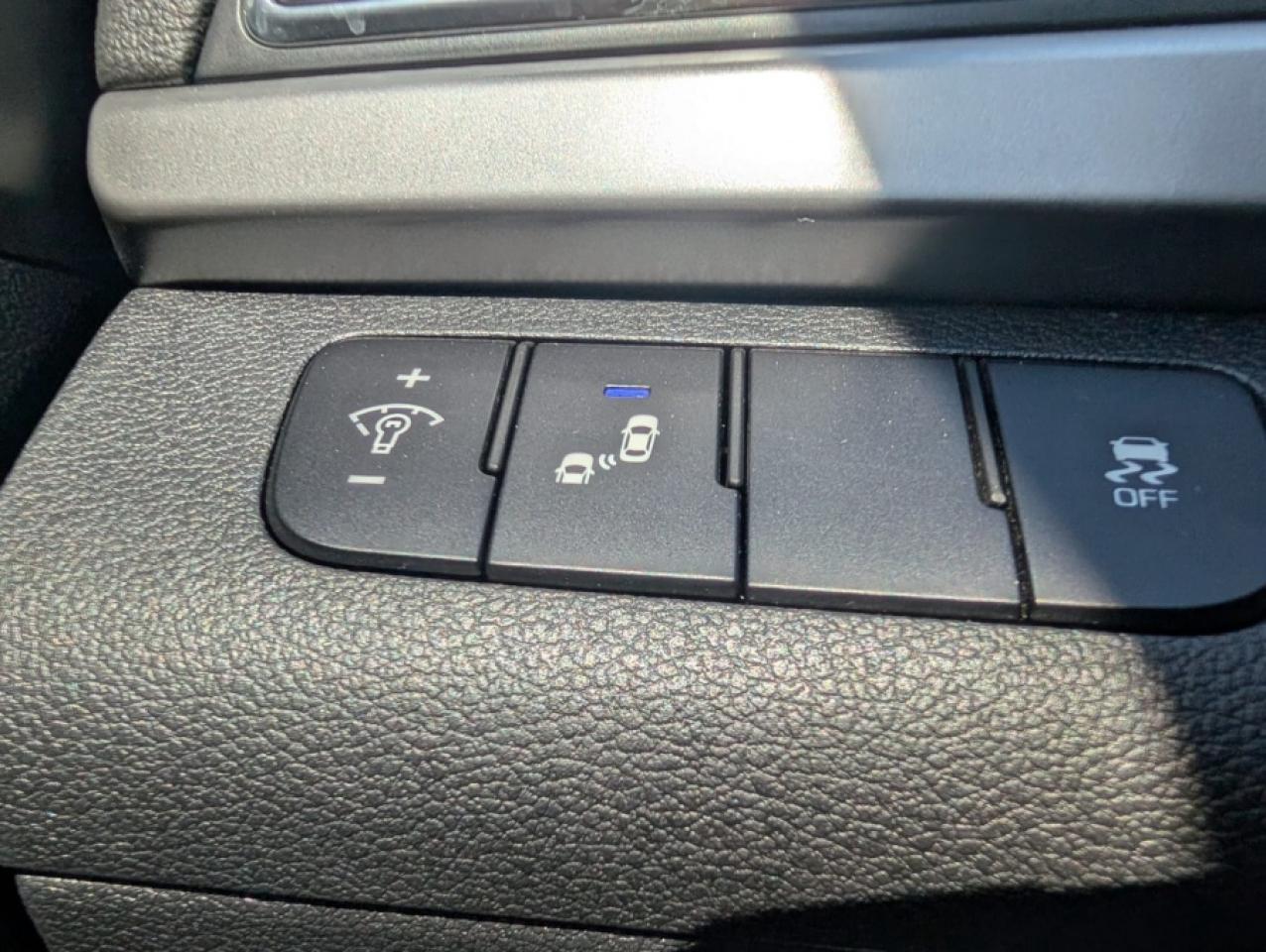 2018 Hyundai Elantra 4 DOOR 5 SEATS - Photo #17
