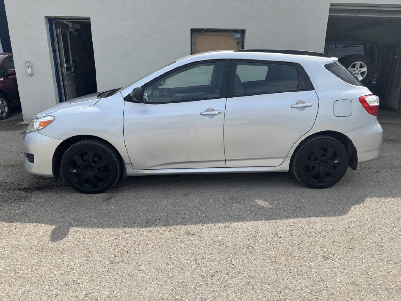 Used 2009 Toyota Matrix S 5dr All-wheel Drive Hatchback Automatic for sale in Winnipeg, MB