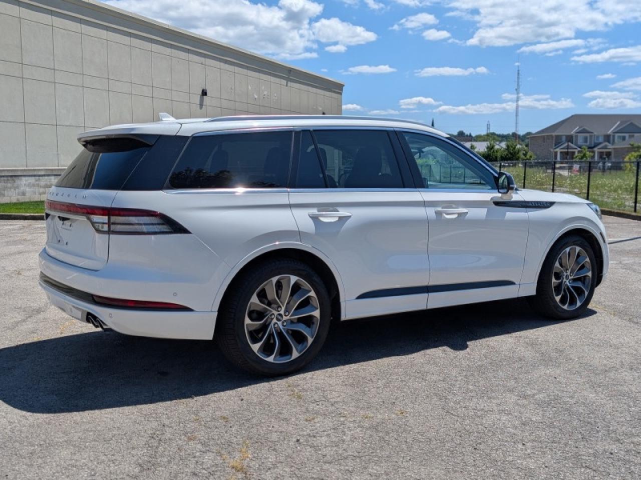 2022 Lincoln Aviator Grand Touring PHEV  **STUNNING UNIT** Photo4