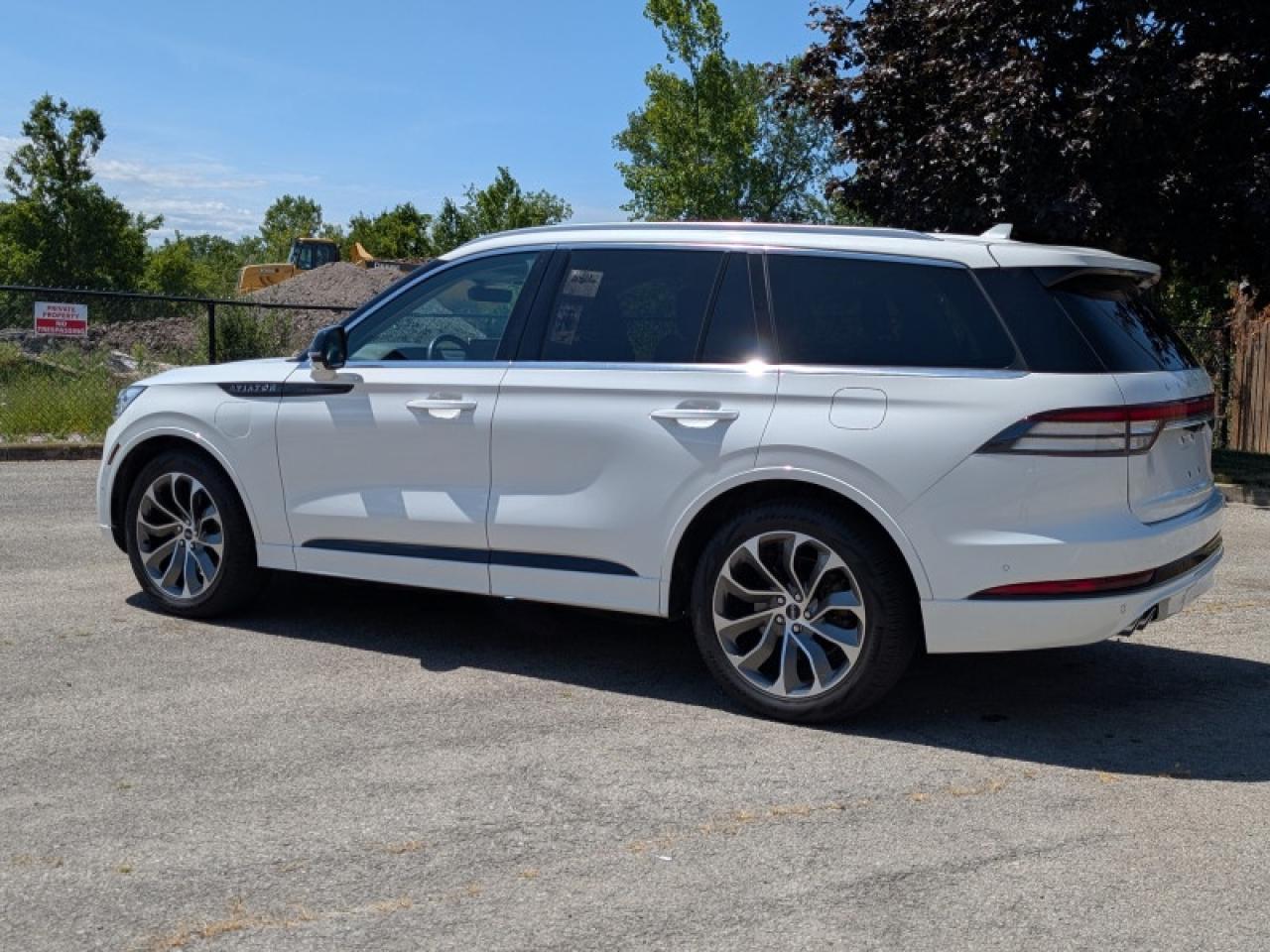 2022 Lincoln Aviator Grand Touring PHEV  **STUNNING UNIT** Photo2