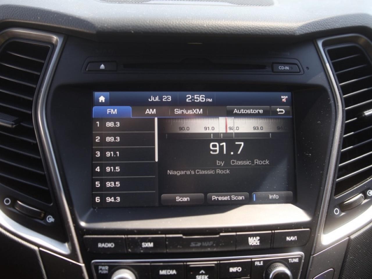 2017 Hyundai Santa Fe Sport 2.0T Limited  **PANO ROOF** Photo