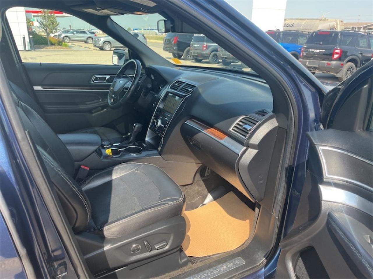 2017 Ford Explorer Limited  - Navigation -  Cooled Seats Photo5