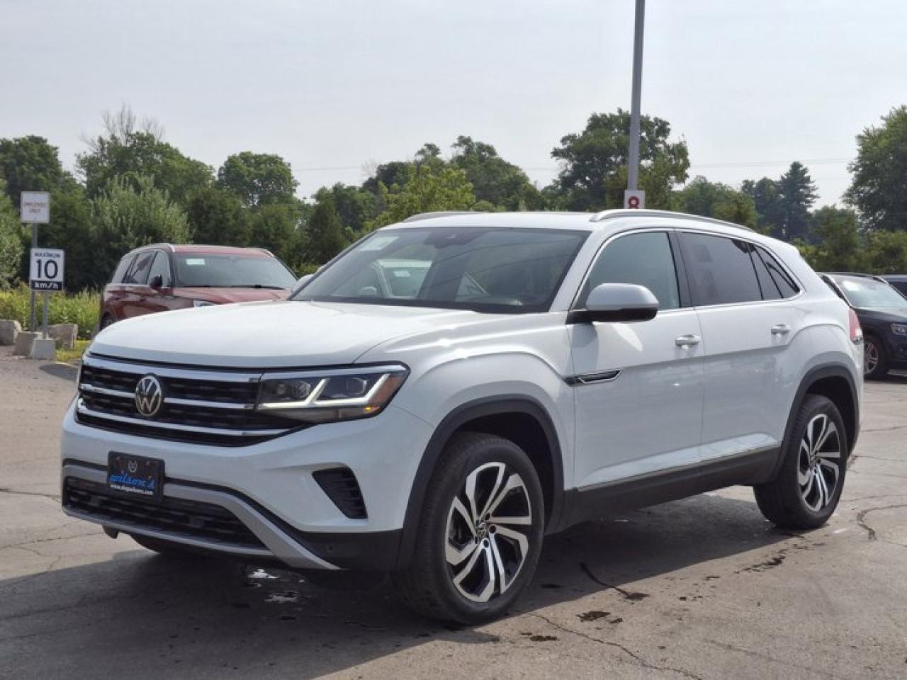 Used 2022 Volkswagen Atlas Cross Sport Highline V6 AWD | Leather | Pano Roof | Navi | Fender Audio | Heated Seats + Steering | and More ! for sale in Guelph, ON