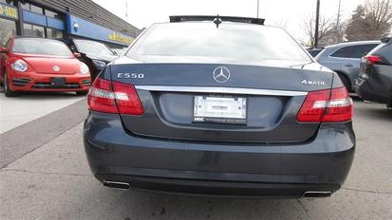 2013 Mercedes-Benz E550 4Matic Photo3