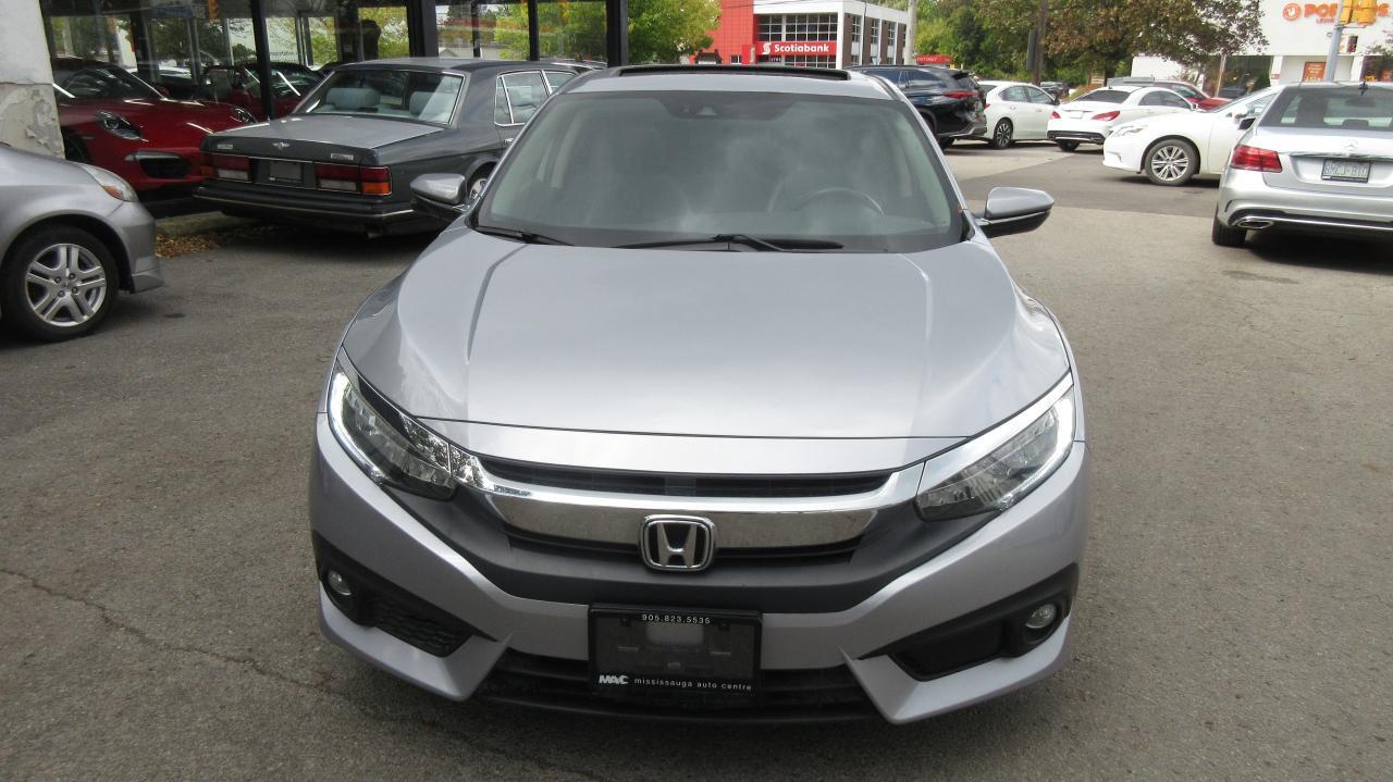 2018 Honda Civic Touring CVT Photo2