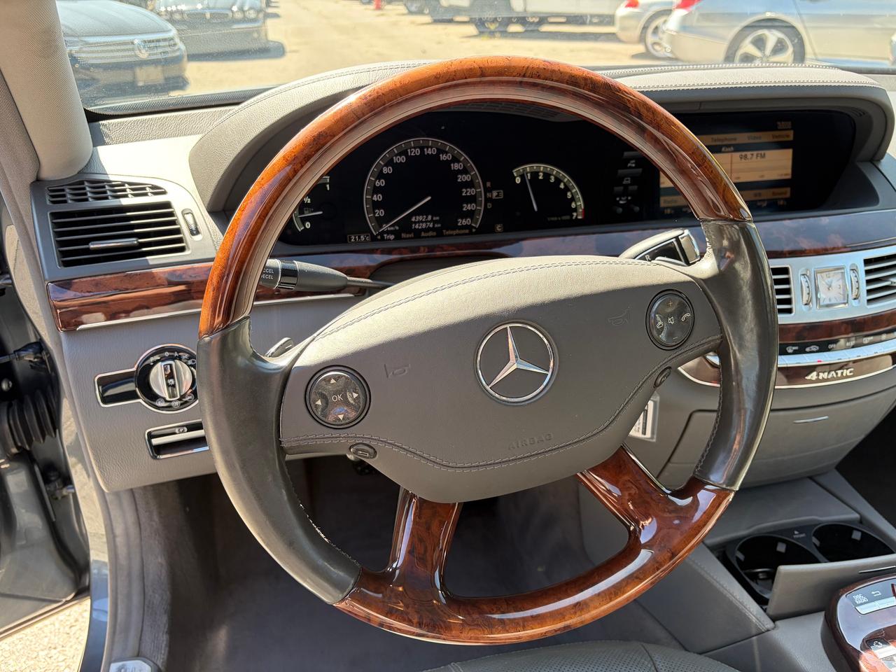 2009 Mercedes-Benz S-Class 5.5L V8 Photo