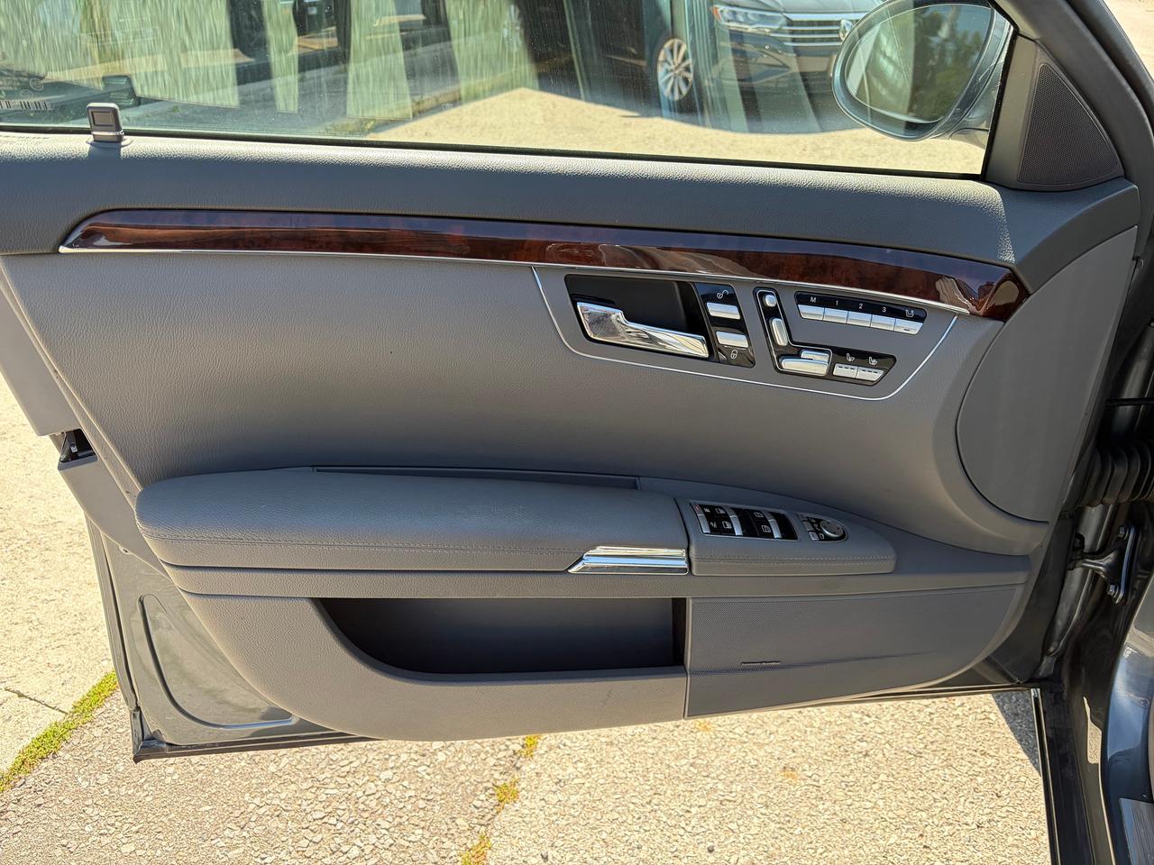 2009 Mercedes-Benz S-Class 5.5L V8 Photo