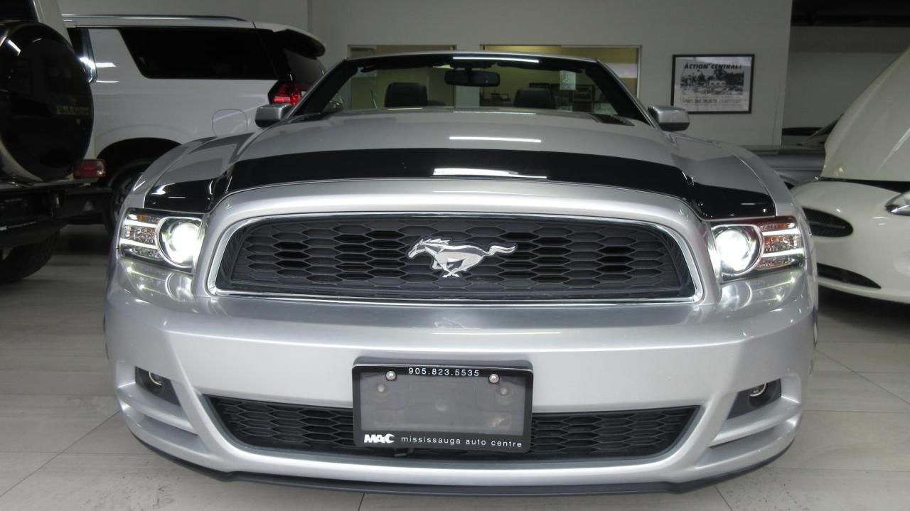 2013 Ford Mustang 2-door GT convertible Photo3