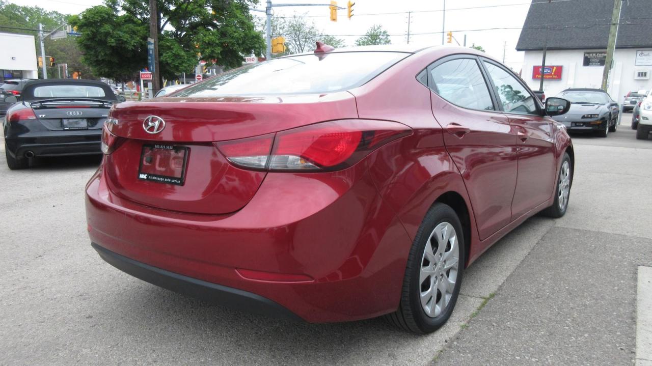 2016 Hyundai Elantra 4-door sedan, automatic transmission, GL Photo4
