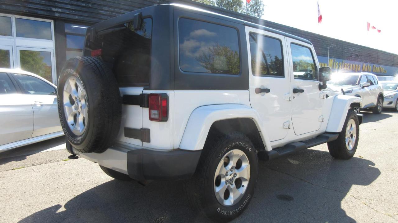 2013 Jeep Wrangler Modèle Sahara 4 portes traction intégrale - Photo #5