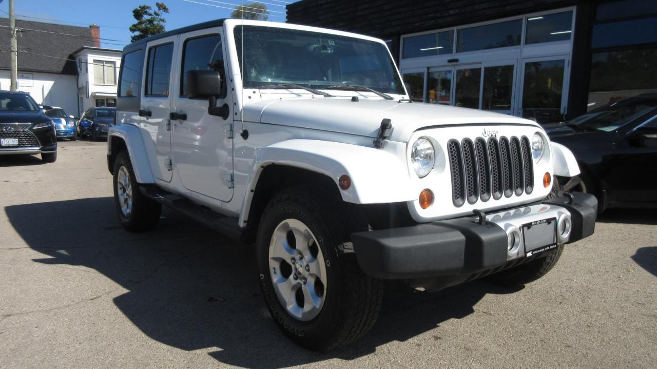 2013 Jeep Wrangler Modèle Sahara 4 portes traction intégrale - Photo #2