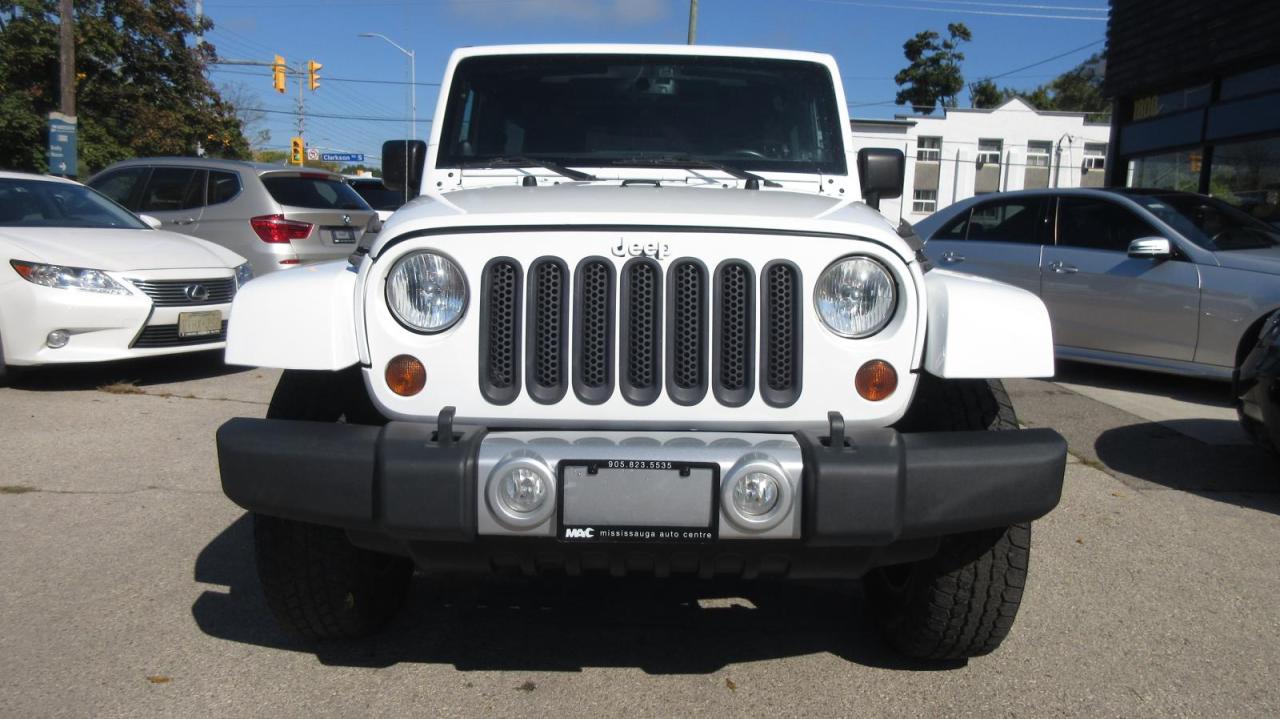 2013 Jeep Wrangler Modèle Sahara 4 portes traction intégrale - Photo #3