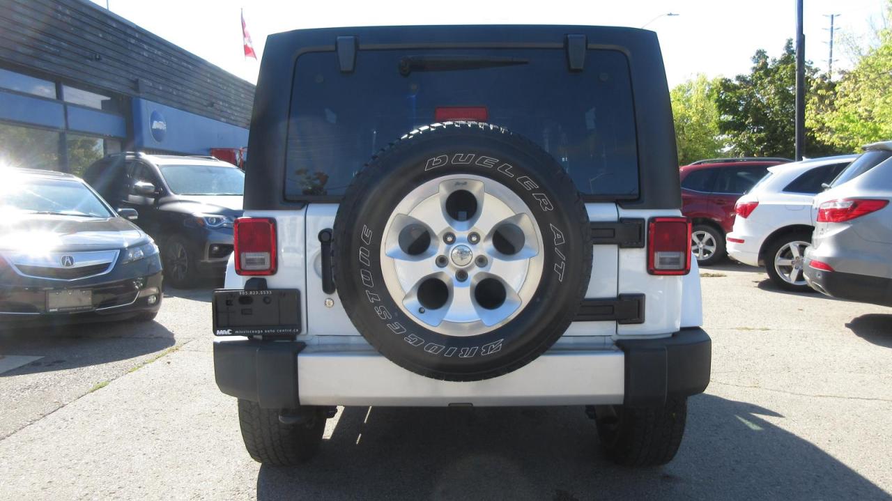 2013 Jeep Wrangler Modèle Sahara 4 portes traction intégrale - Photo #6