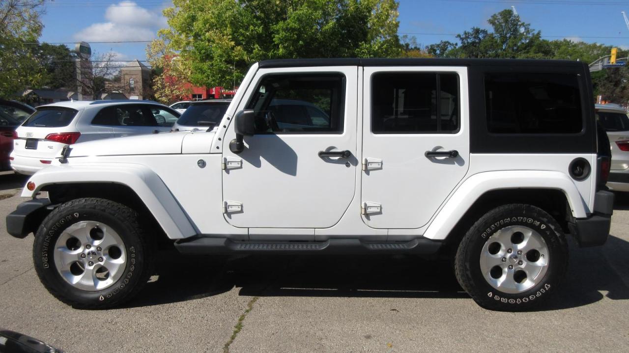 2013 Jeep Wrangler Modèle Sahara 4 portes traction intégrale - Photo #8
