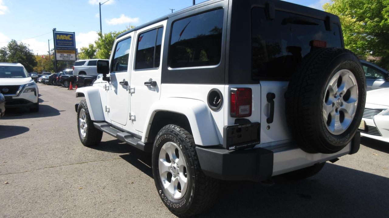 2013 Jeep Wrangler Modèle Sahara 4 portes traction intégrale - Photo #7