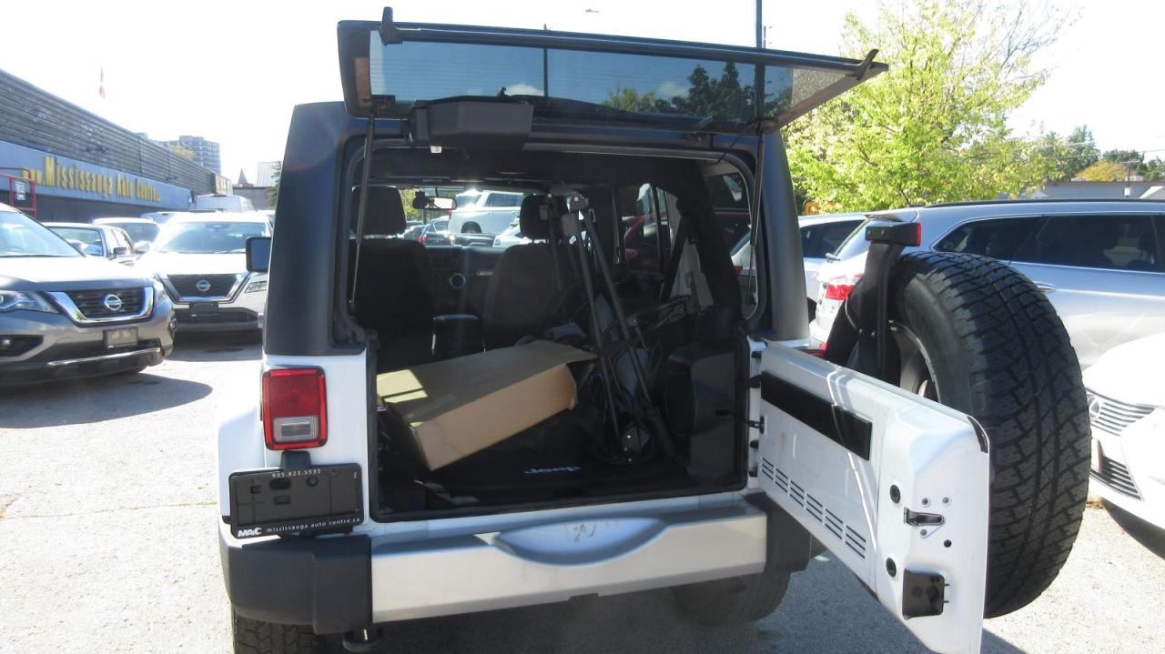 2013 Jeep Wrangler Modèle Sahara 4 portes traction intégrale - Photo #24