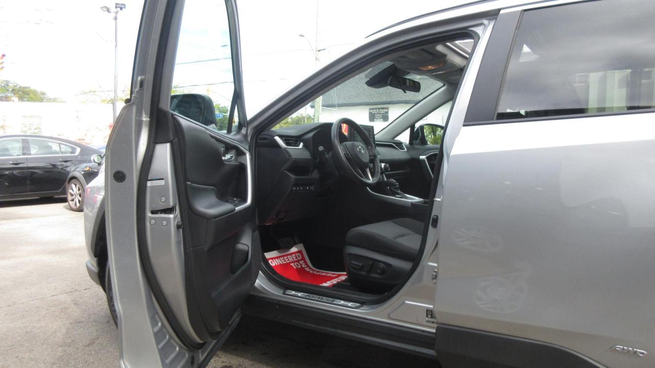 2020 Toyota RAV4 Hybride XLE TI - Photo #9