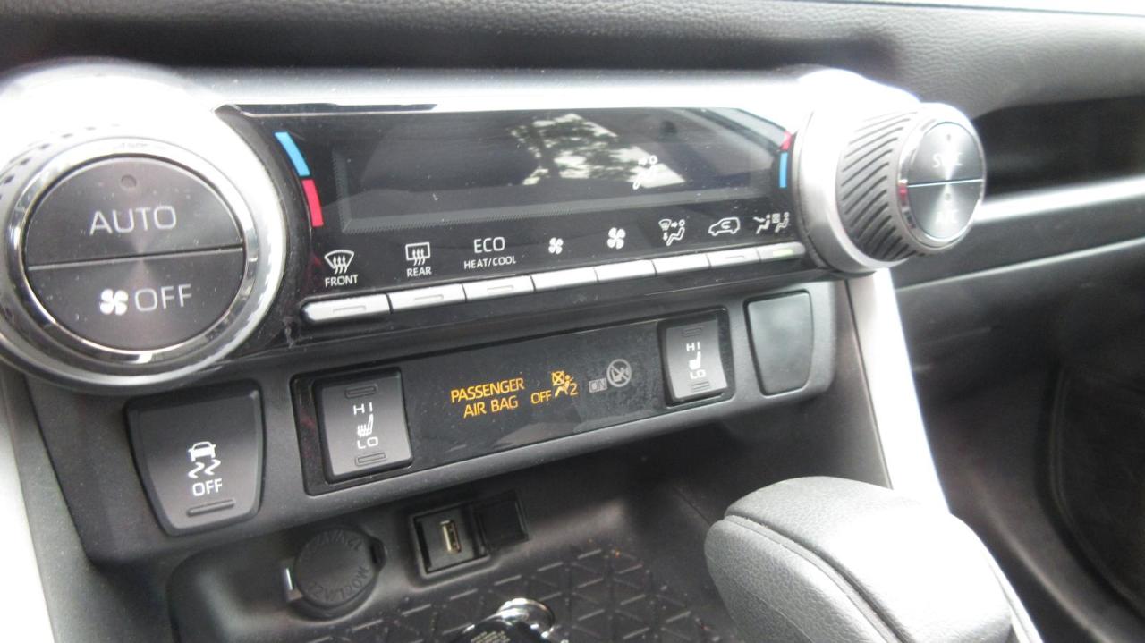 2020 Toyota RAV4 Hybride XLE TI - Photo #16