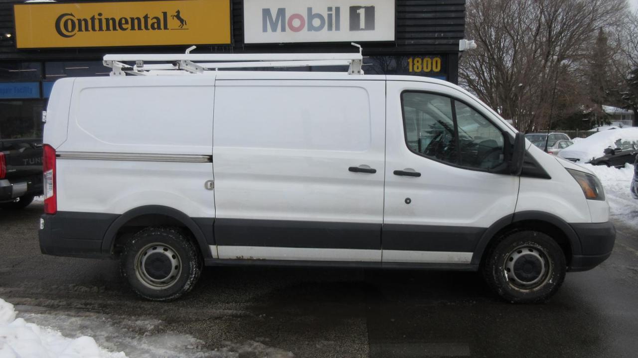 2016 Ford Transit Cargo Van T-150 toit bas 130 po PNBV de 8 600 lb porte couli - Photo #3