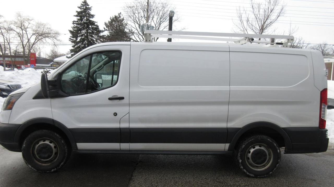2016 Ford Transit Cargo Van T-150 toit bas 130 po PNBV de 8 600 lb porte couli - Photo #2
