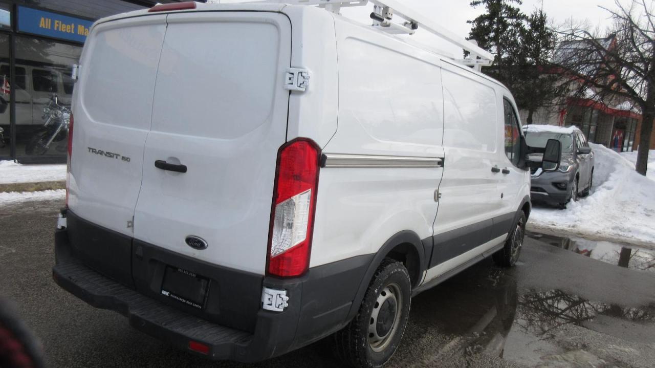 2016 Ford Transit Cargo Van T-150 toit bas 130 po PNBV de 8 600 lb porte couli - Photo #9