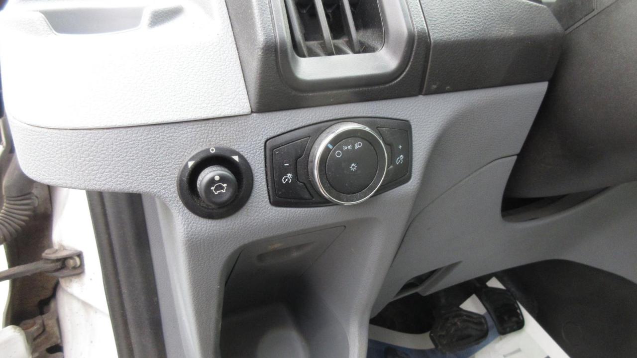 2016 Ford Transit Cargo Van T-150 toit bas 130 po PNBV de 8 600 lb porte couli - Photo #12
