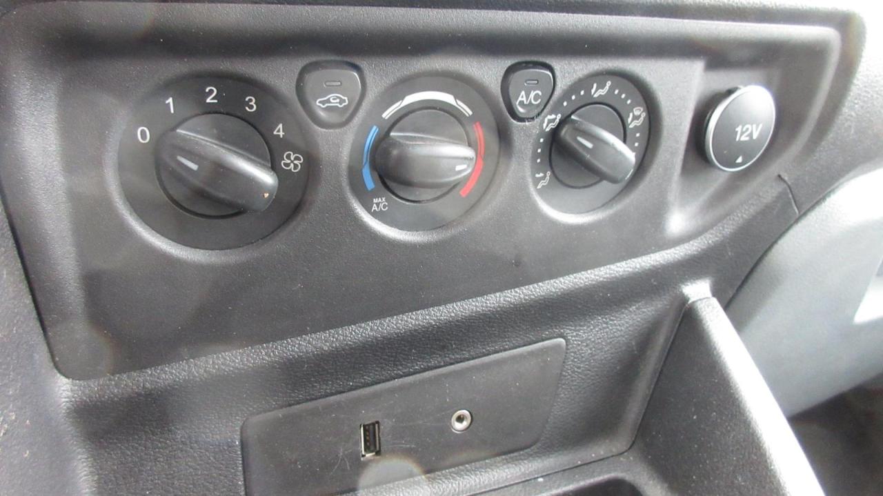 2016 Ford Transit Cargo Van T-150 toit bas 130 po PNBV de 8 600 lb porte couli - Photo #14