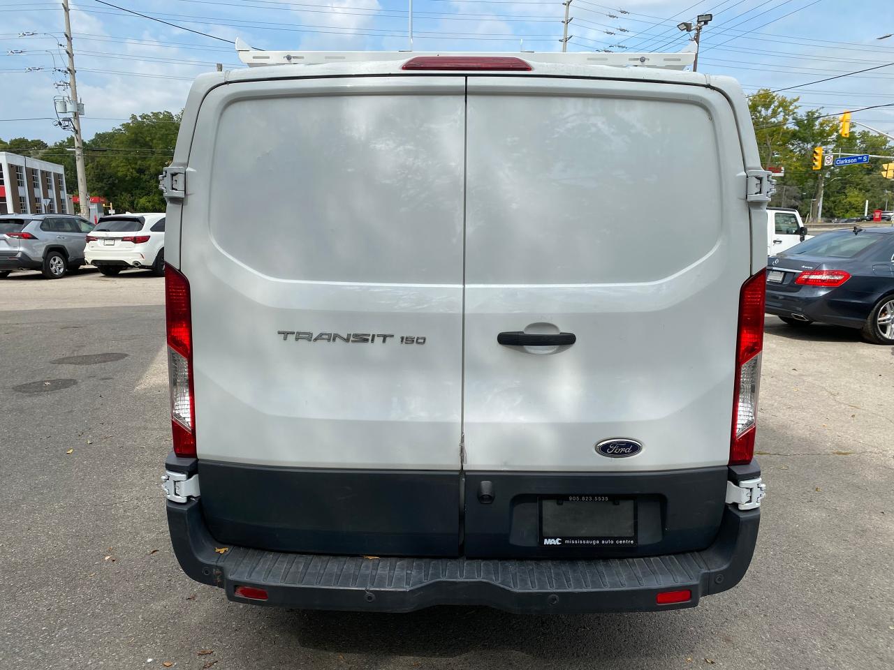 2016 Ford Transit Cargo Van T-150 toit bas 130 po PNBV de 8 600 lb porte couli - Photo #11