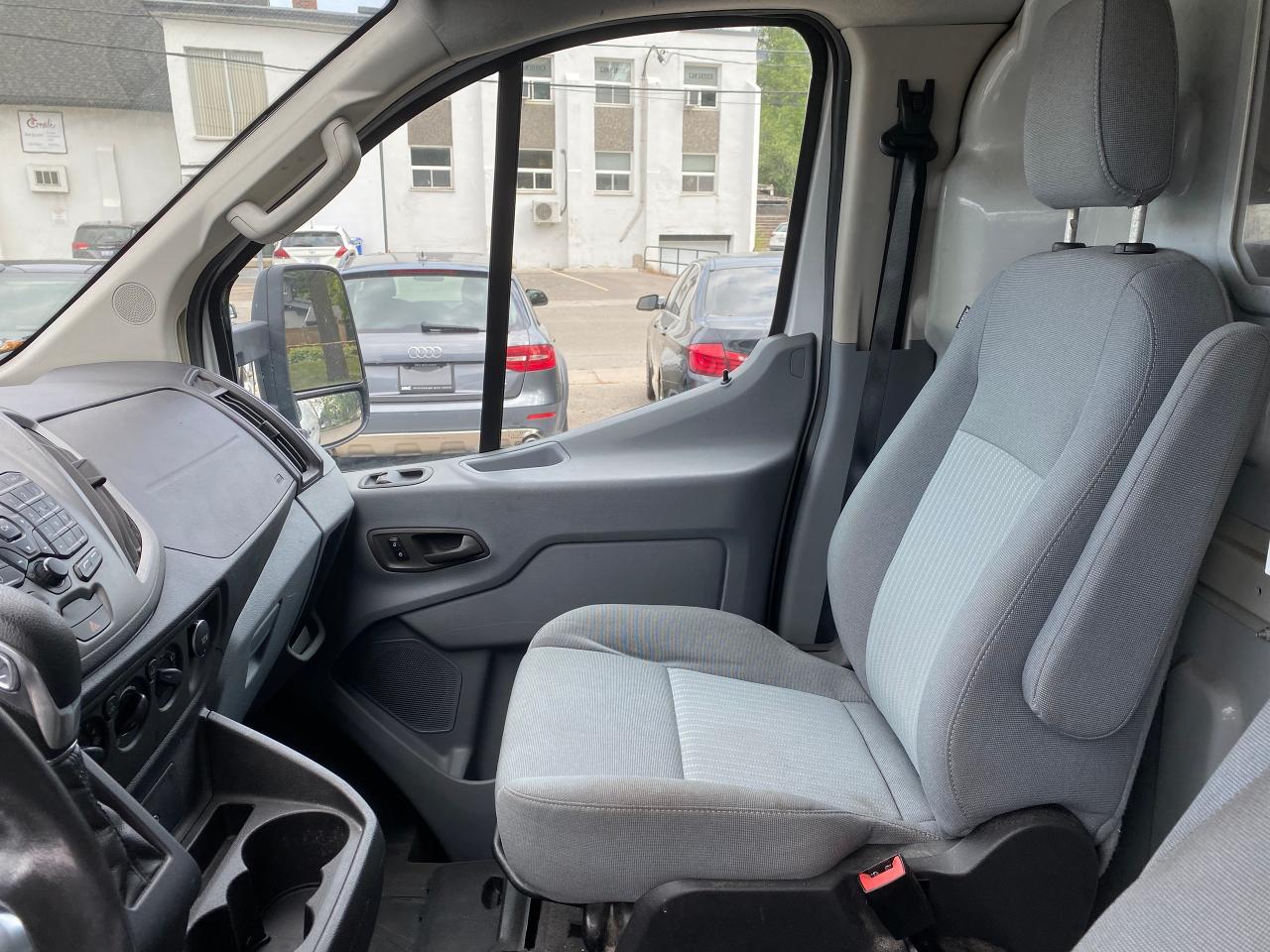 2016 Ford Transit Cargo Van T-150 toit bas 130 po PNBV de 8 600 lb porte couli - Photo #18