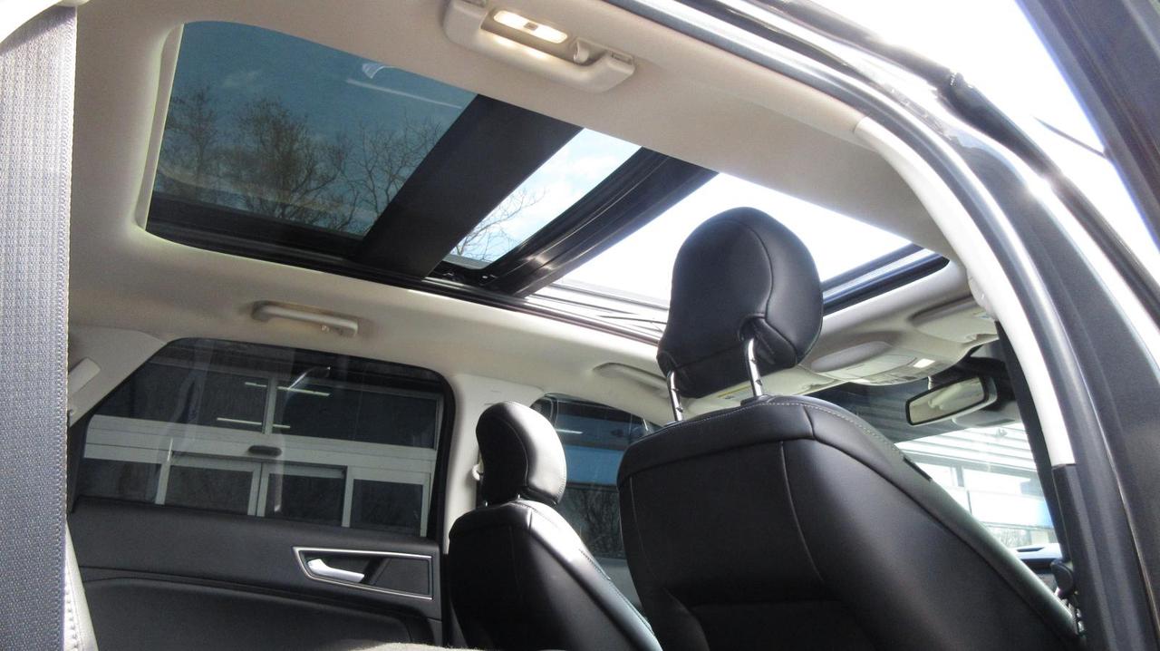 2019 Ford Edge SEL AWD Photo