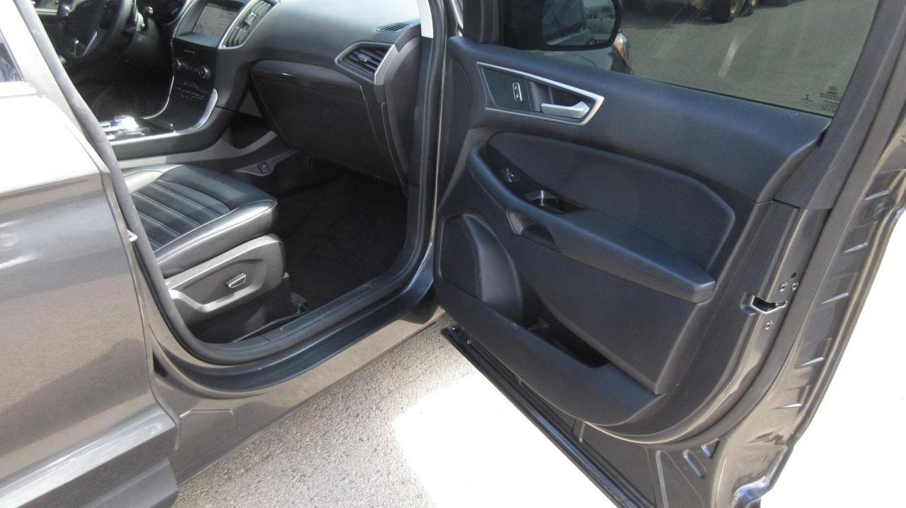 2019 Ford Edge SEL AWD Photo