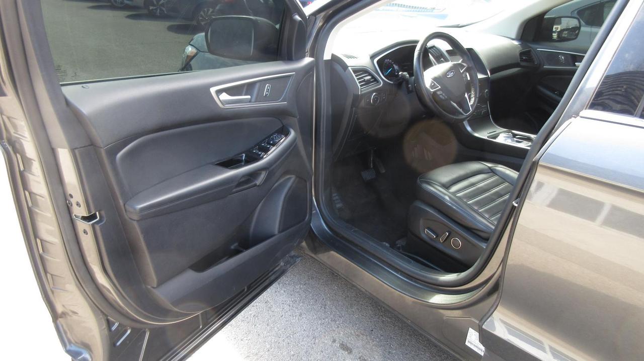2019 Ford Edge SEL AWD Photo