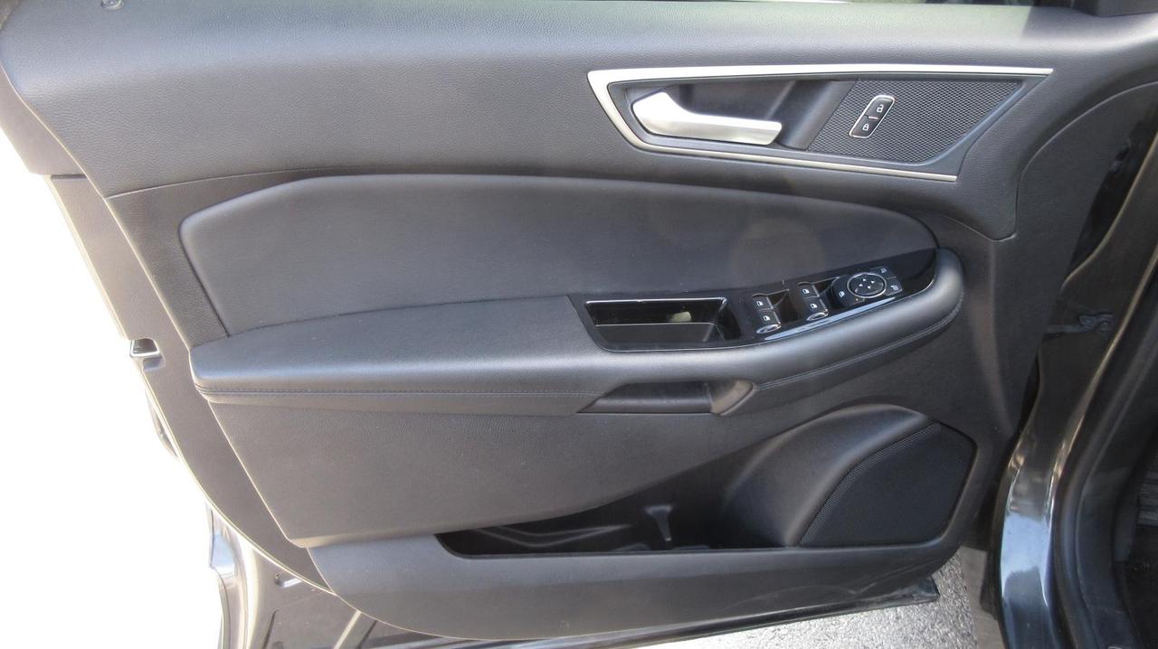 2019 Ford Edge SEL AWD Photo