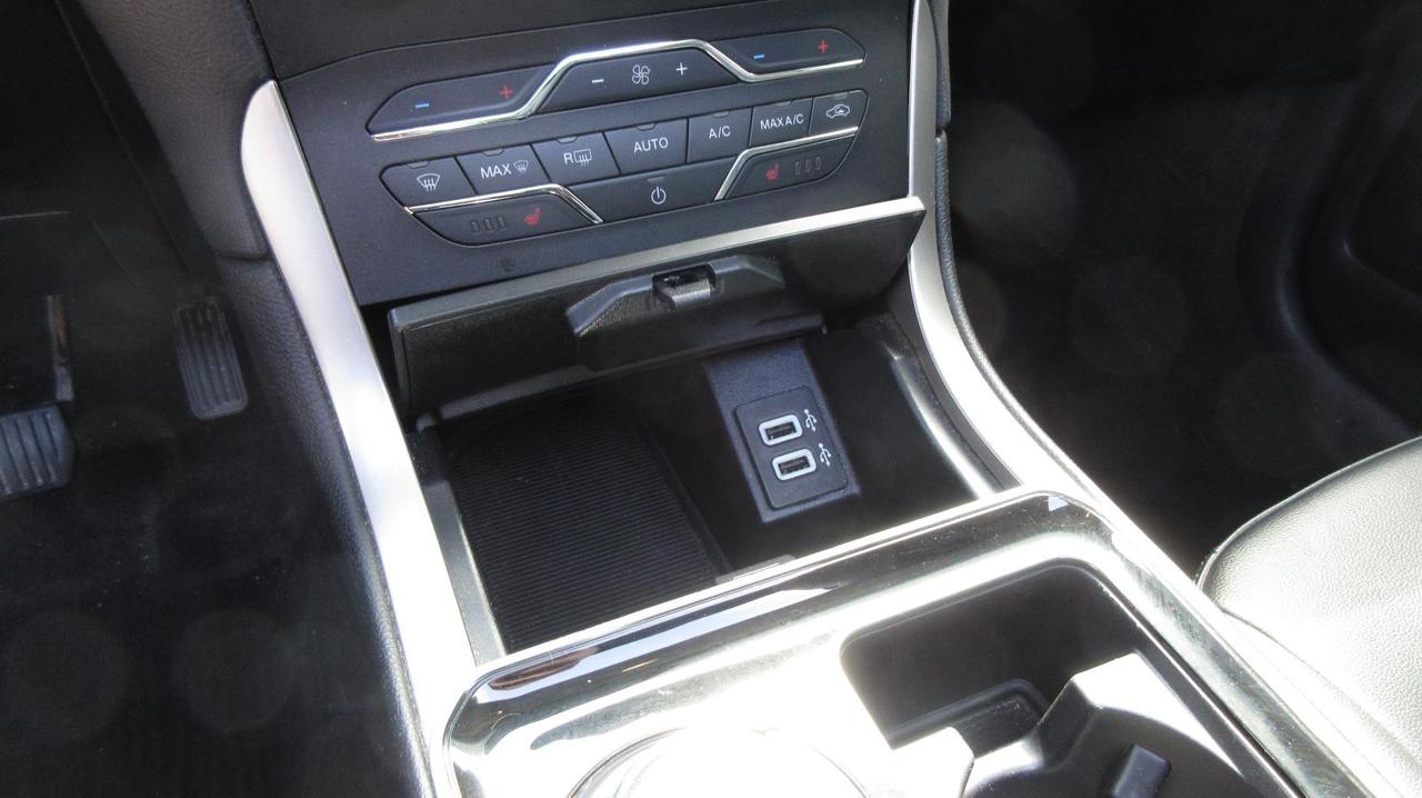 2019 Ford Edge SEL AWD Photo