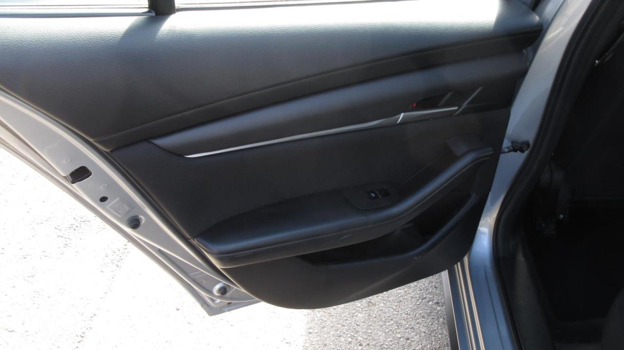 2019 Mazda MAZDA3 GX Auto FWD - Photo #12