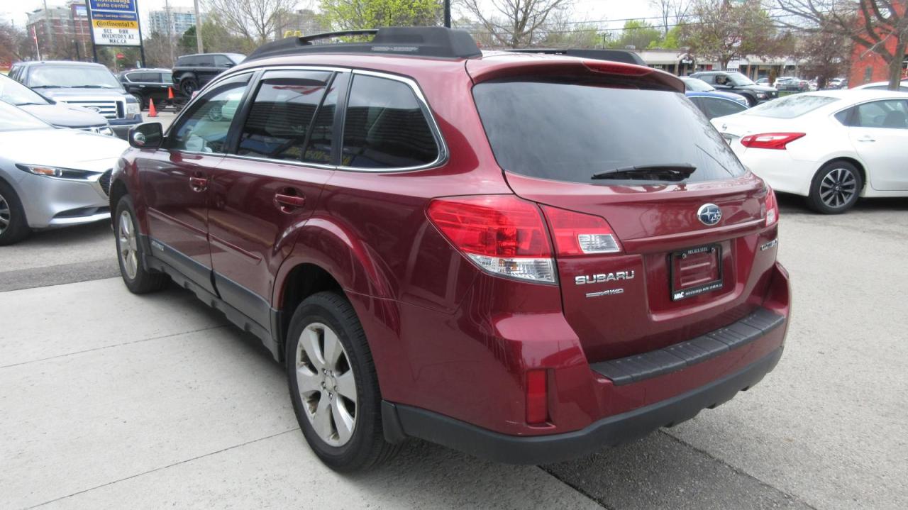 2011 Subaru Outback 5dr Wgn CVT 2.5i Sport w/Limited Pkg Photo4