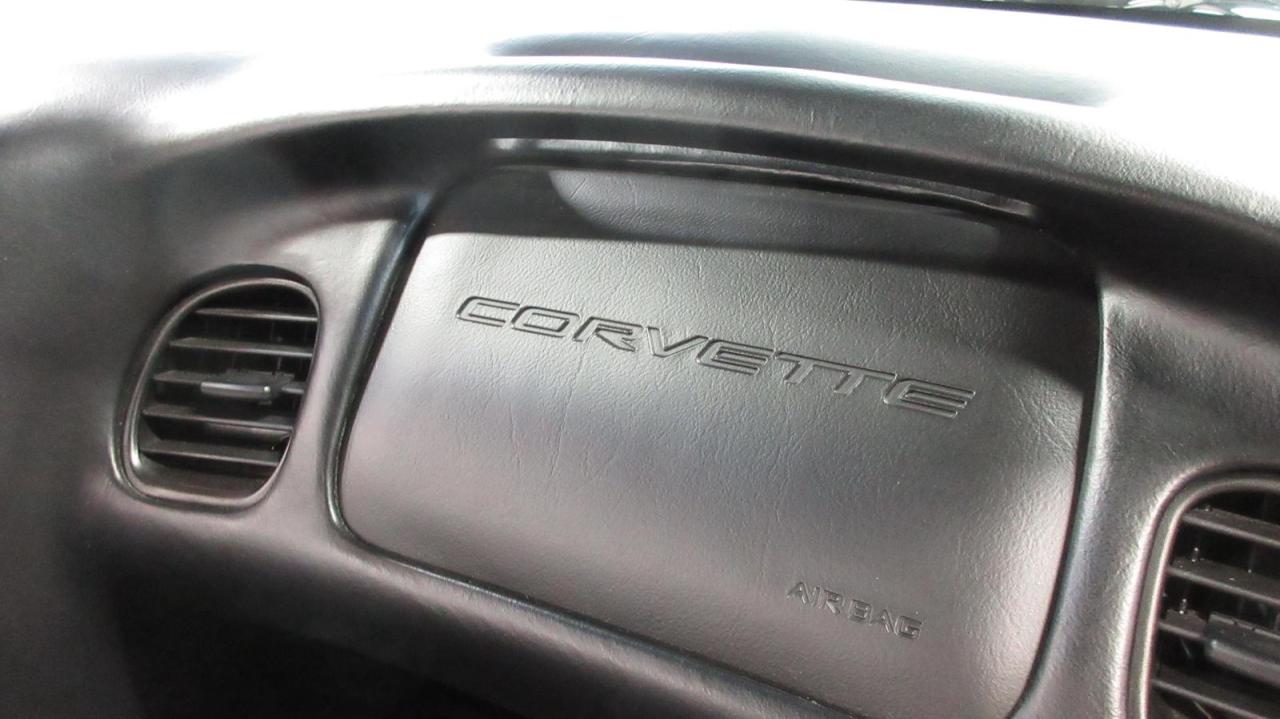 2001 Chevrolet Corvette 2dr Convertible - Photo #18