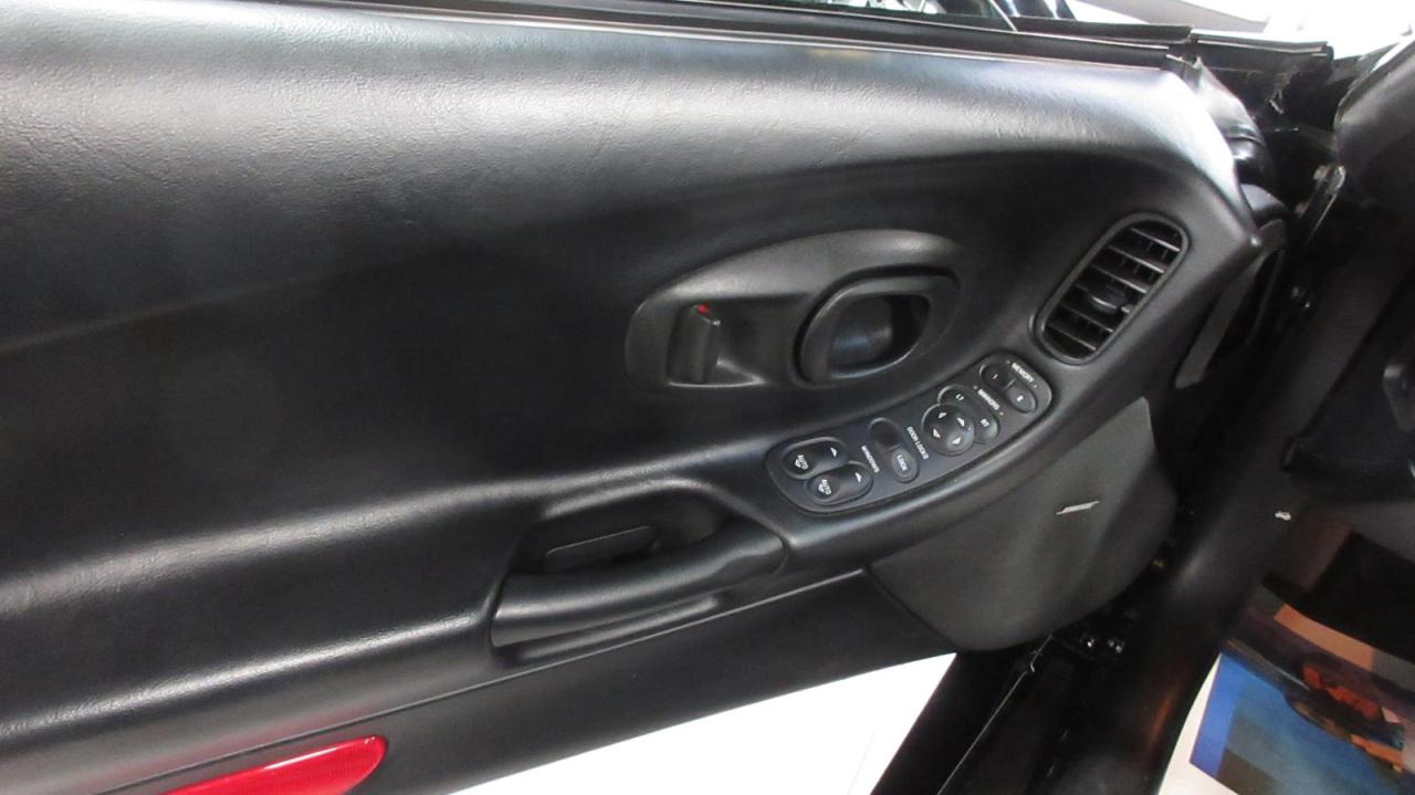 2001 Chevrolet Corvette 2dr Convertible - Photo #21