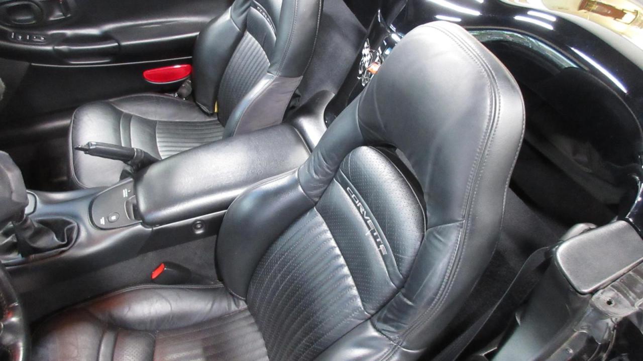 2001 Chevrolet Corvette 2dr Convertible - Photo #22