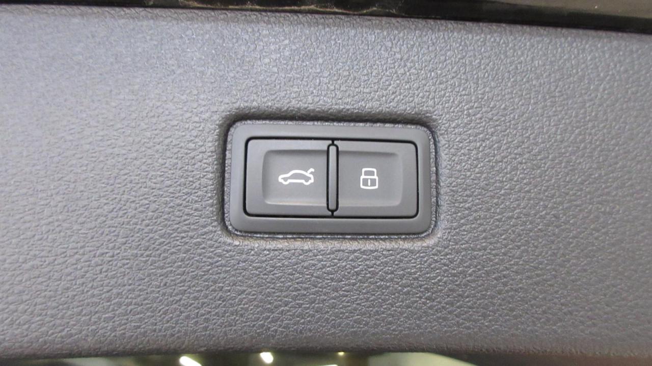 2022 Audi Q7 Progressiv 55 TFSI quattro - Photo #8
