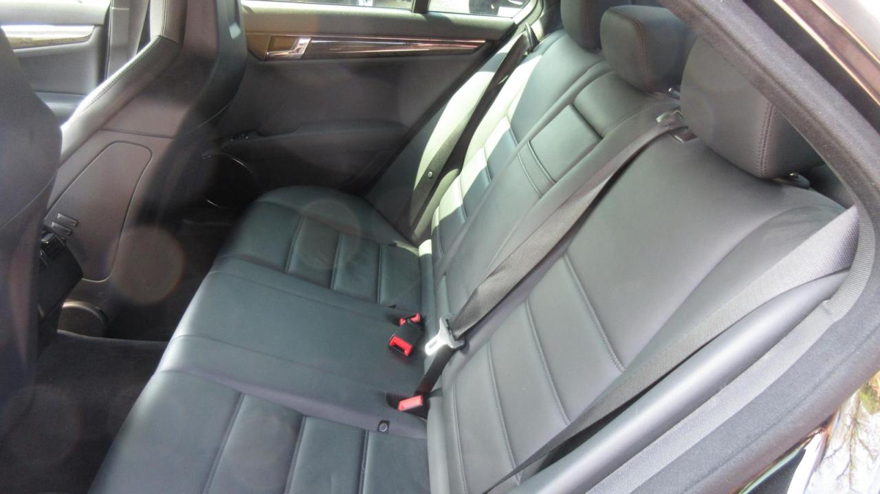 2010 Mercedes-Benz C63 AMG 4dr Sdn C 63 RWD AMG - Photo #11