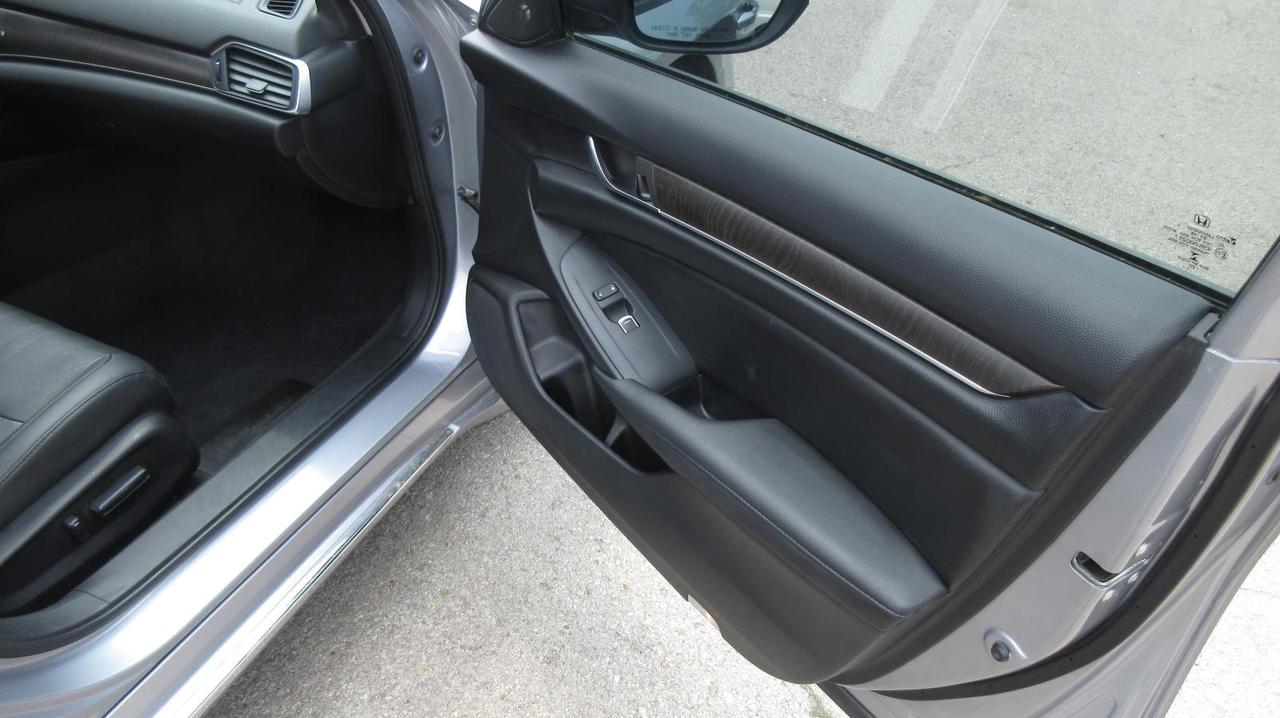 2020 Honda Accord Sedan Touring CVT Photo