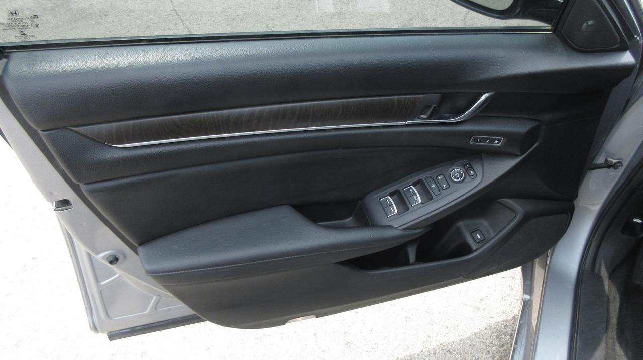 2020 Honda Accord Sedan Touring CVT Photo