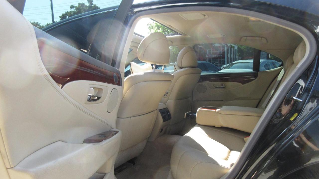 2008 Lexus LS 460 4dr Sdn SWB - Photo #17