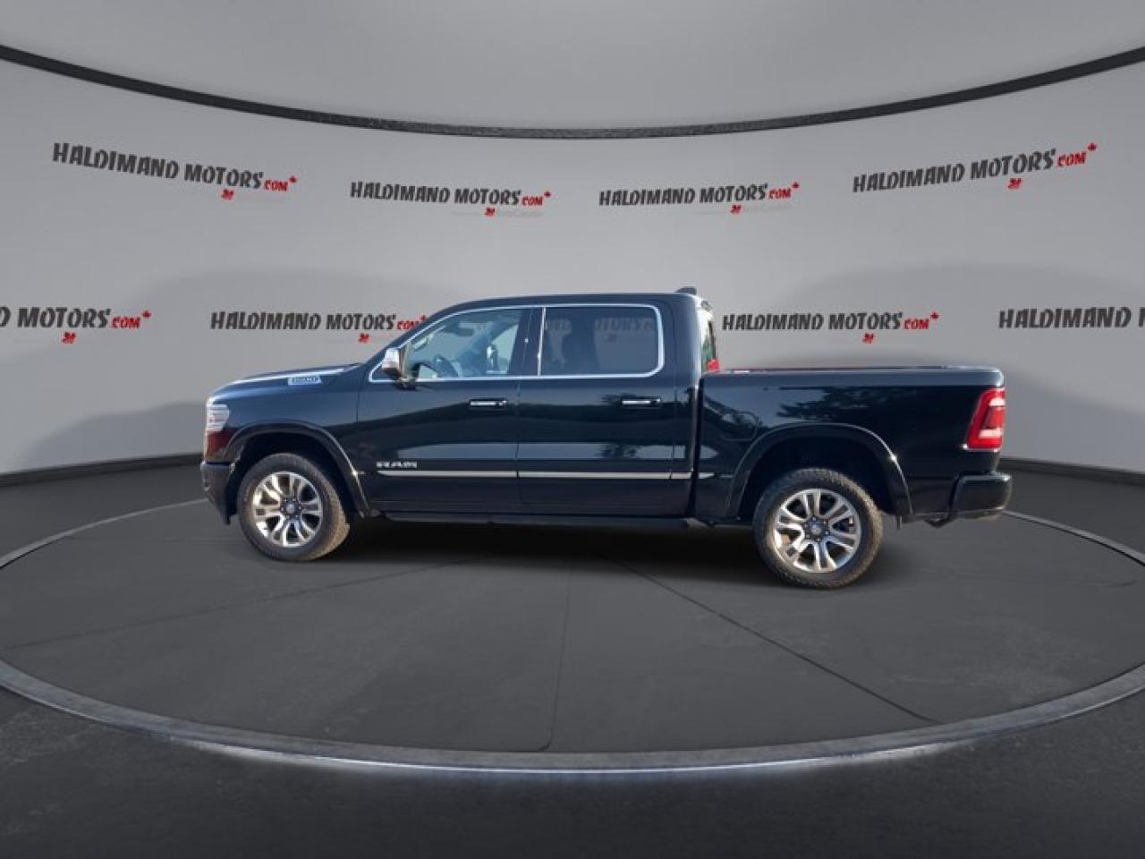 2022 RAM 1500 Limited 4X4| PANORAMIC ROOF | FACTORY REMOTE START | HEATED SEATS | FACTORY REMOTE START Photo4