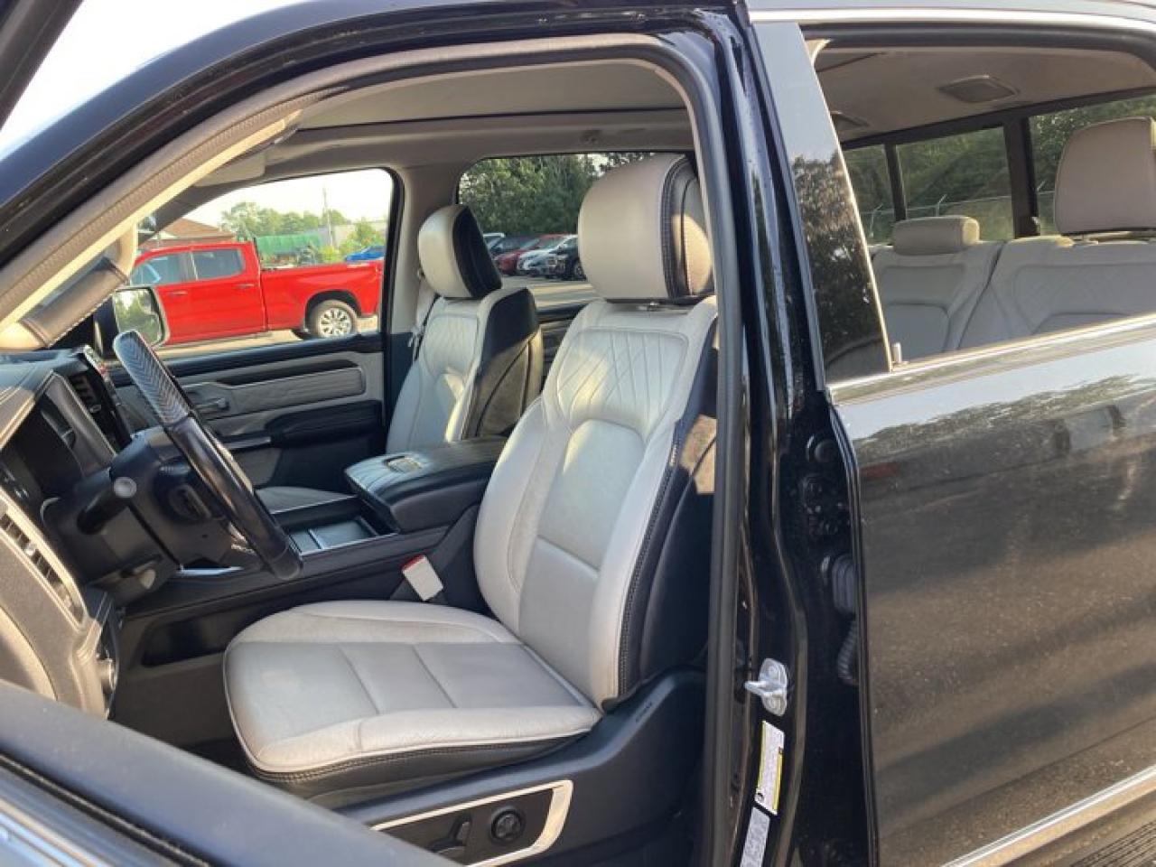 2022 RAM 1500 Limited 4X4| PANORAMIC ROOF | FACTORY REMOTE START | HEATED SEATS | FACTORY REMOTE START Photo