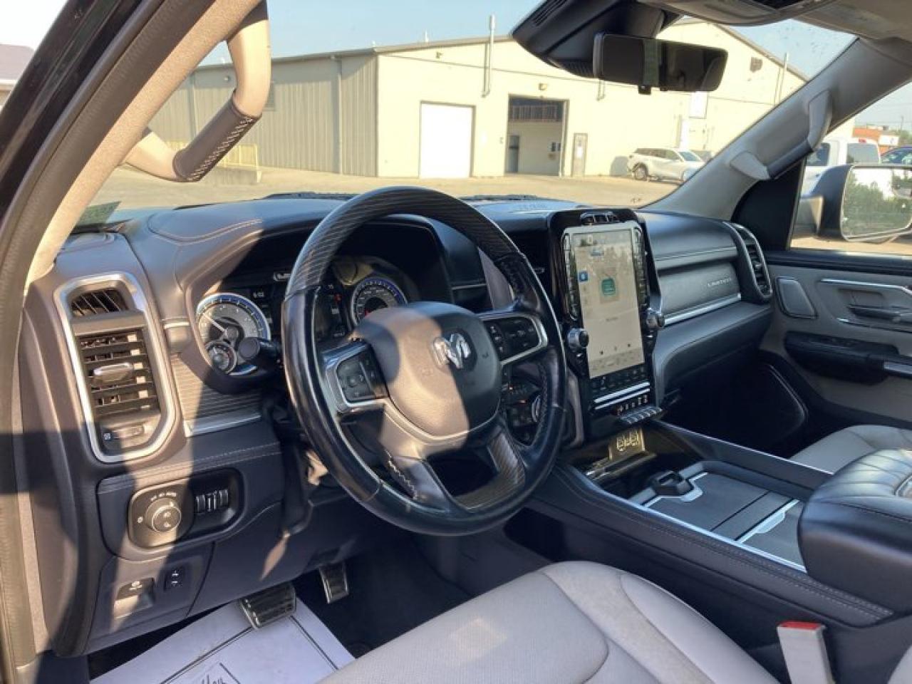 2022 RAM 1500 Limited 4X4| PANORAMIC ROOF | FACTORY REMOTE START | HEATED SEATS | FACTORY REMOTE START Photo