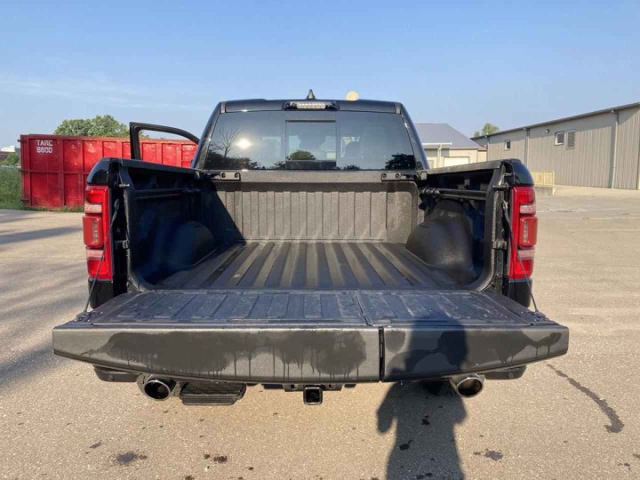 2022 RAM 1500 Limited 4X4| PANORAMIC ROOF | FACTORY REMOTE START | HEATED SEATS | FACTORY REMOTE START Photo