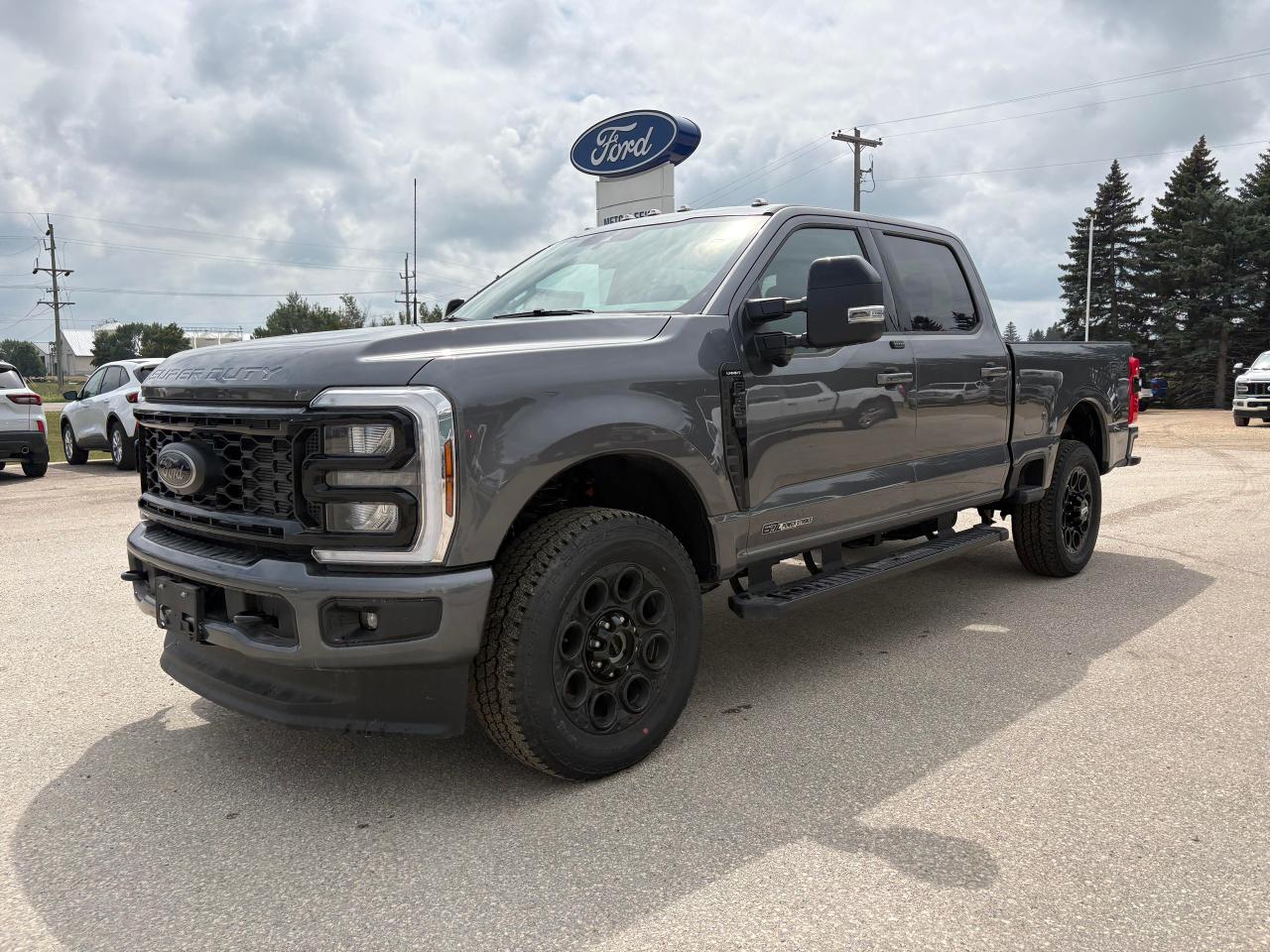 2025 Ford F-250 Super Duty SRW LARIAT 4WD CREW CAB 6.75' BOX Photo1