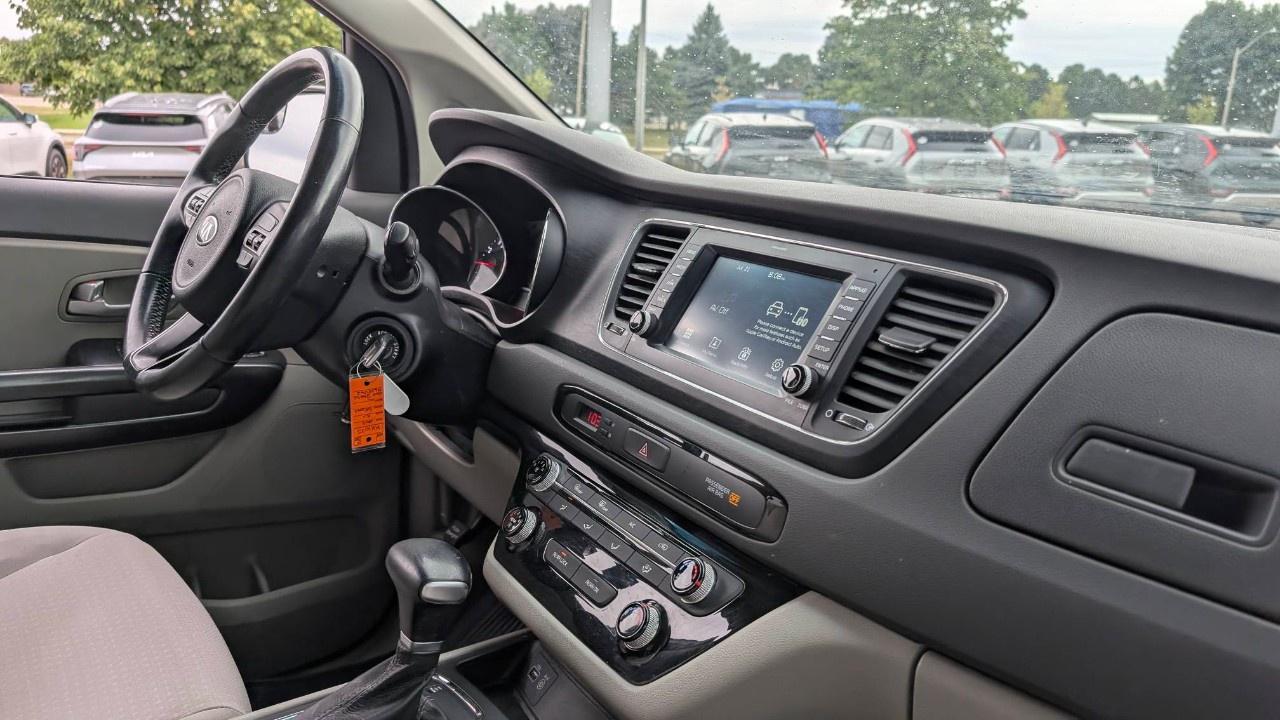 2017 Kia Sedona 4DR WGN LX Photo